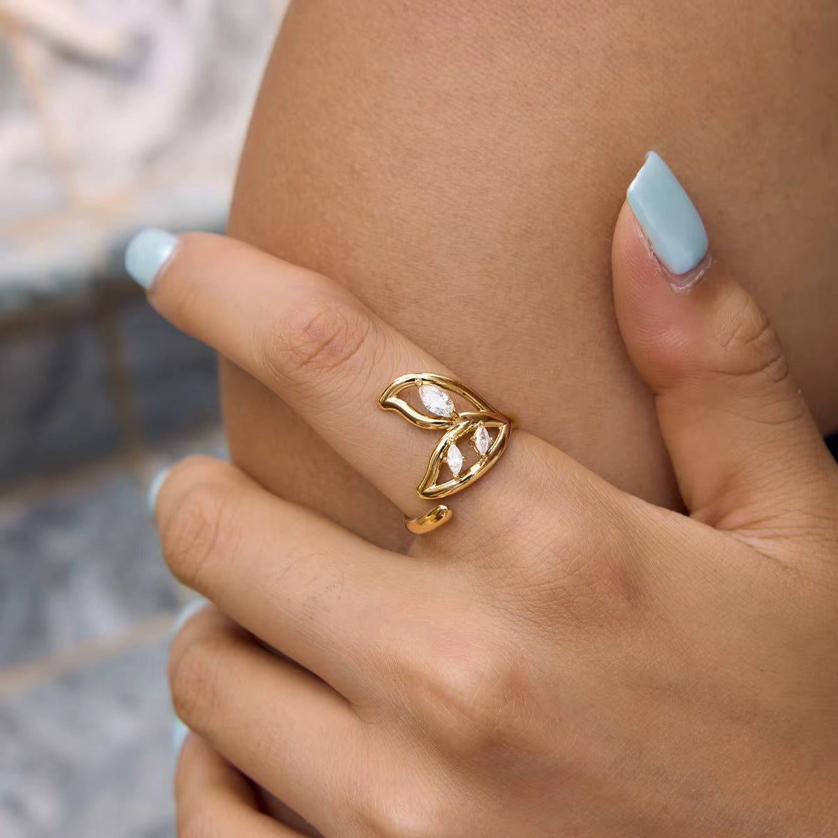 Lustre Vine Ring
